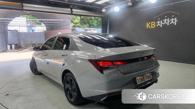 Hyundai Avante Hybrid (CN7) 2021 Серебристо-серый из Кореи, фото 5