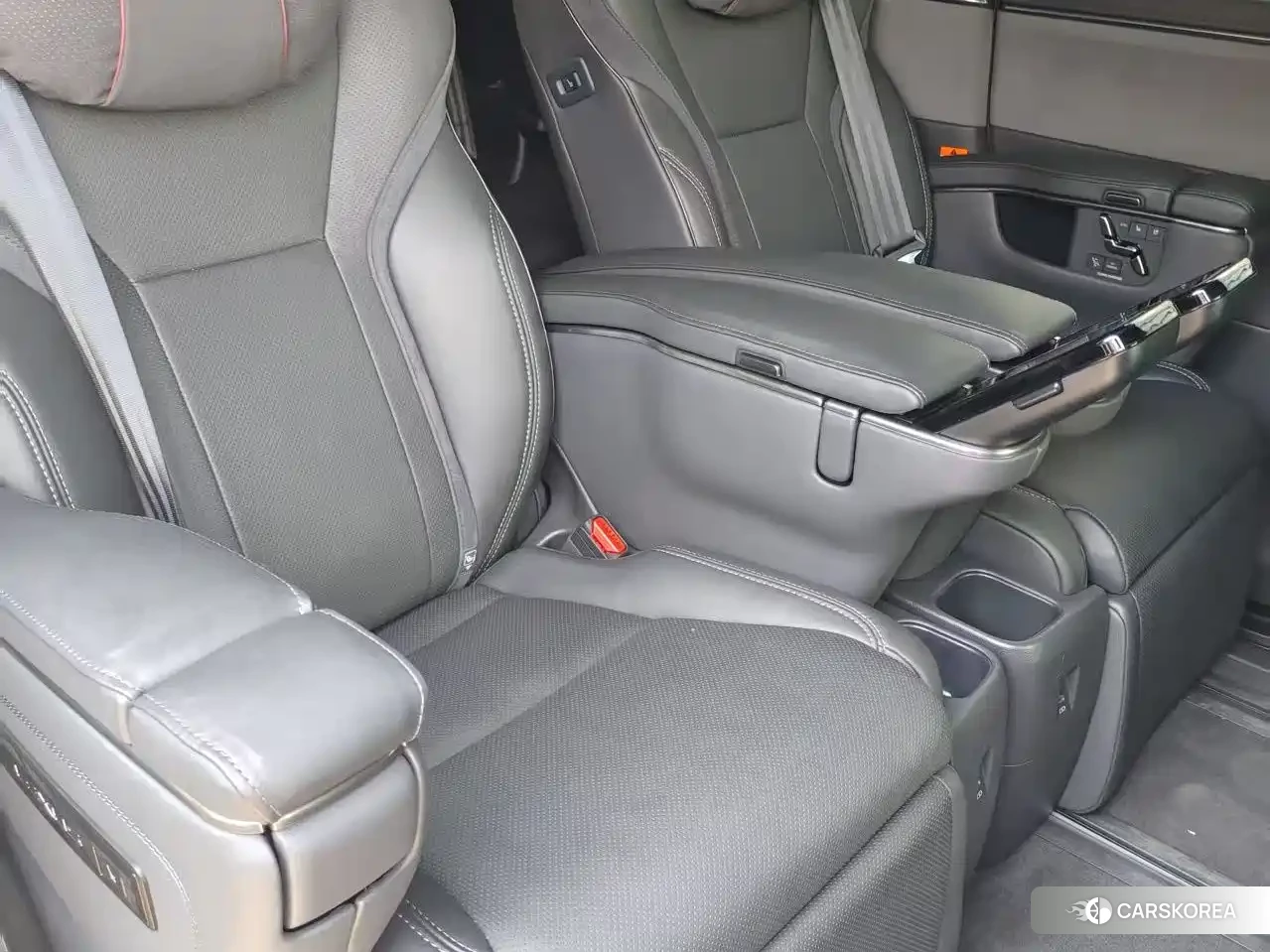 Lexus LM 2025 Silver/gray из Китая, фото 5