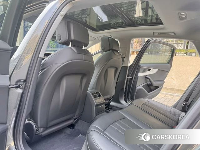 Audi A4L 2022 Темно-серый из Китая, фото 5