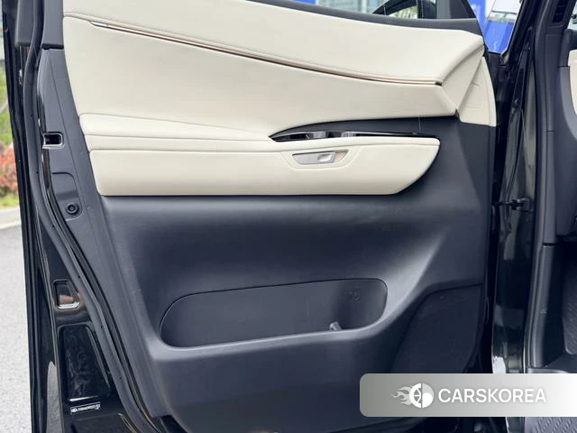 Lexus LM id 4259686 из Китая 20