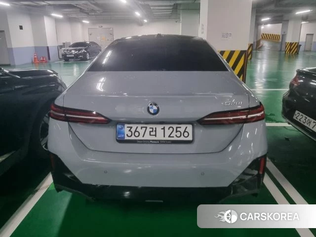BMW 5 Series (G60) 2026 Светло-серебряный цвет из Кореи, фото 4