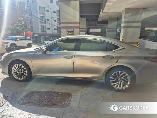 Lexus ES300h 7th generation 2020 Серебристо-серый из Кореи, фото 4