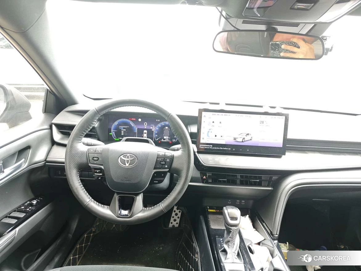 Toyota Camry 2024 Серебристо-серый из Китая, фото 5