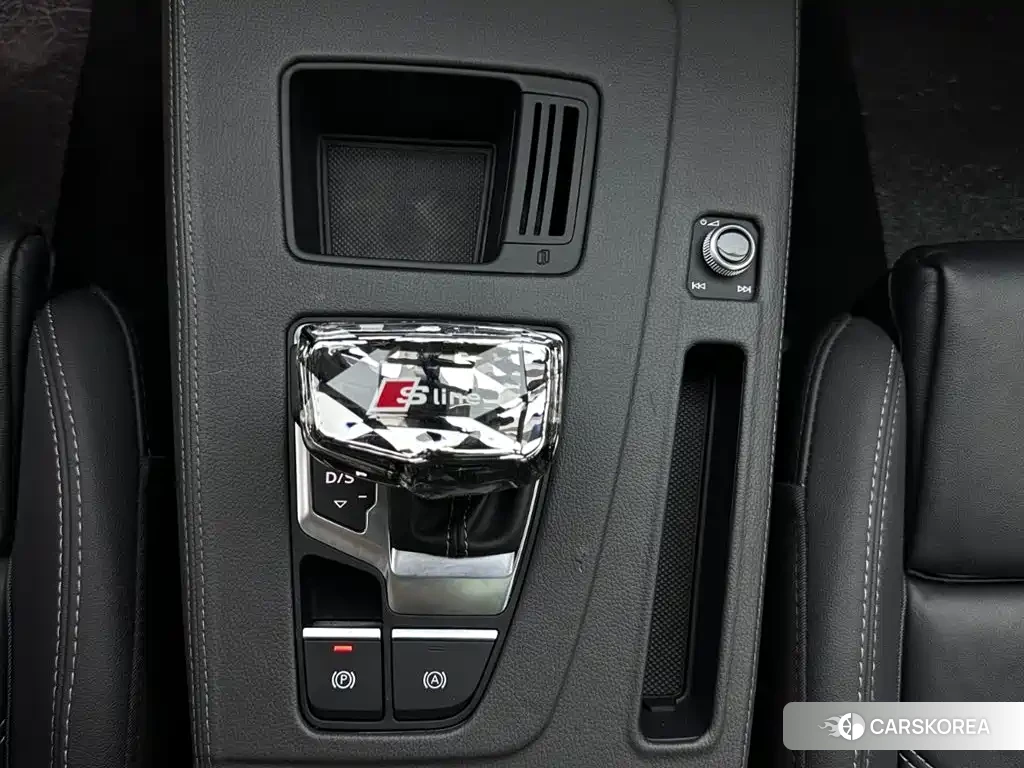 Audi Q5L id 4659909 из Китая 24