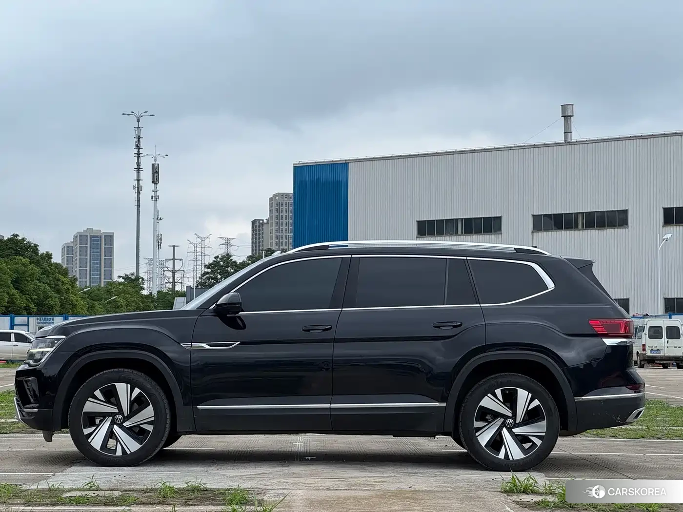 Volkswagen Touareg 2023 Черный из Китая, фото 6