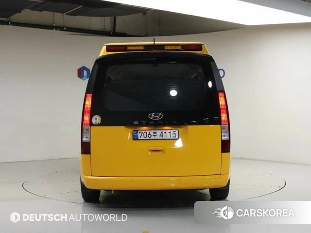 Hyundai Staria 2022 Желтый из Кореи, фото 4