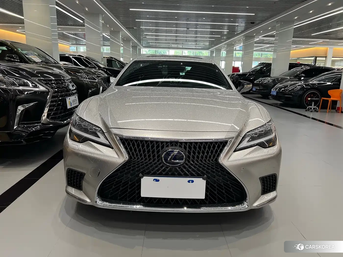 Lexus LS 2022 Silver/gray из Китая, фото 4