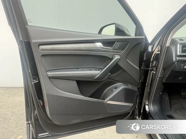 Audi Q5L id 4210691 из Китая 14