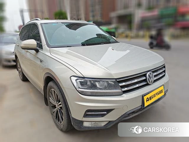 Volkswagen Tiguan L 2020 Серебристо-серый из Китая, фото 4