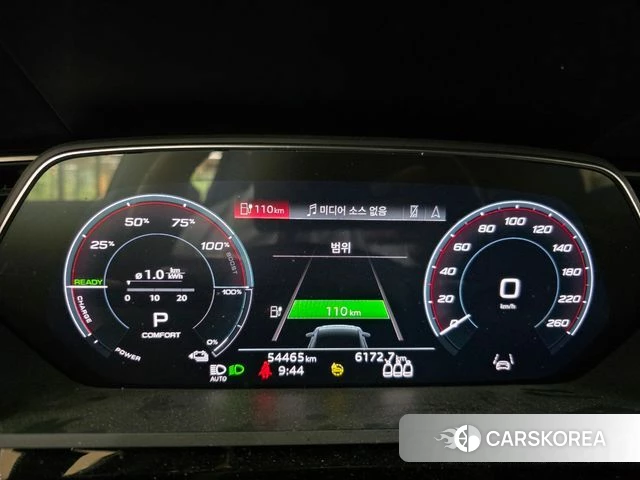 Audi e-Tron 2023 Белый из Кореи, фото 4