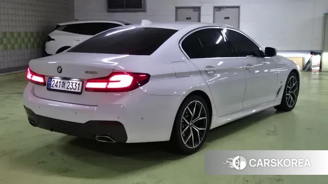 BMW 5 Series (G30) 2021 Белый из Кореи, фото 4