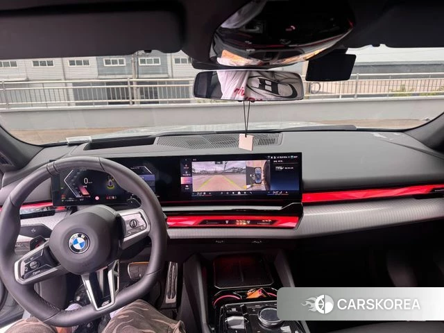BMW 5 Series (G60) 2026 Серебристо-серый из Кореи, фото 4