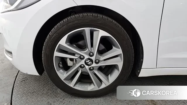 Hyundai Avante AD id 3703946 из Кореи 14