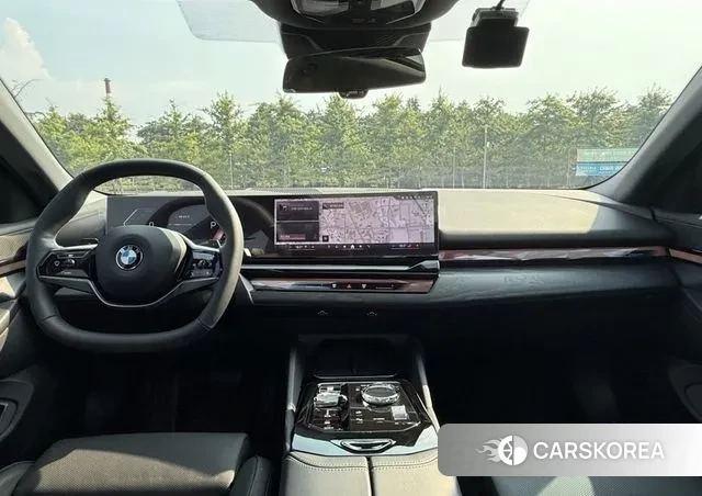 BMW 5 Series (G60) 2024 Серый из Кореи, фото 4