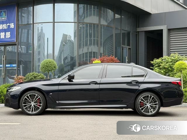 BMW 5 series 2023 Черный из Китая, фото 6