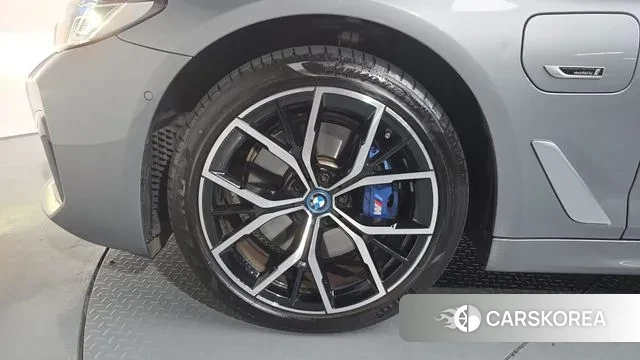 BMW 5 Series (G30) id 3432391 из Кореи 14