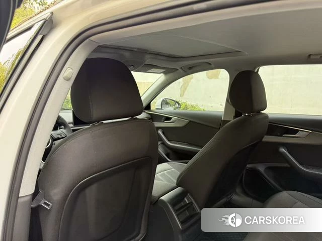 Audi A4L 2018 Белый из Китая, фото 6