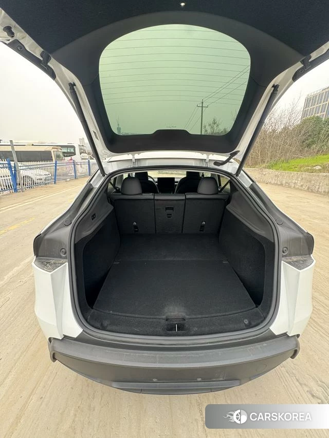 Tesla Model Y 2025 Белый из Китая, фото 6