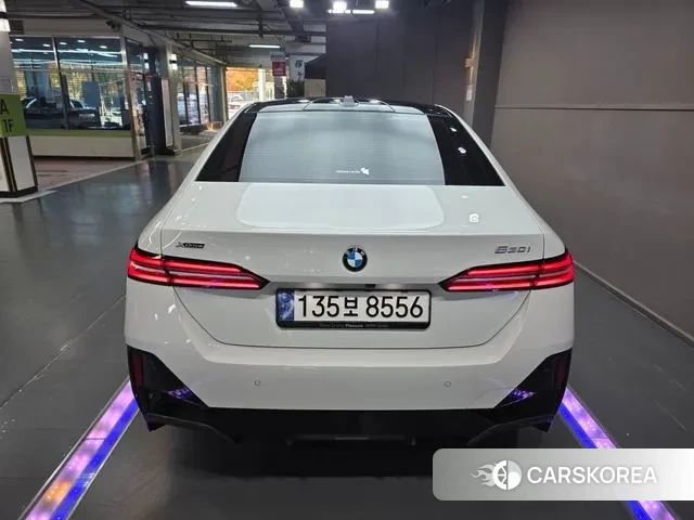 BMW 5 Series (G60) id 3359824 из Кореи 14