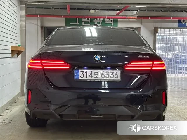 BMW 5 Series (G60) id 2899987 из Кореи 14