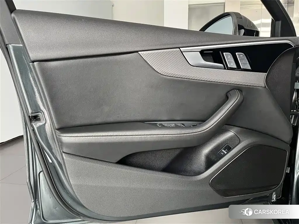 Audi A4L id 4617071 из Китая 8