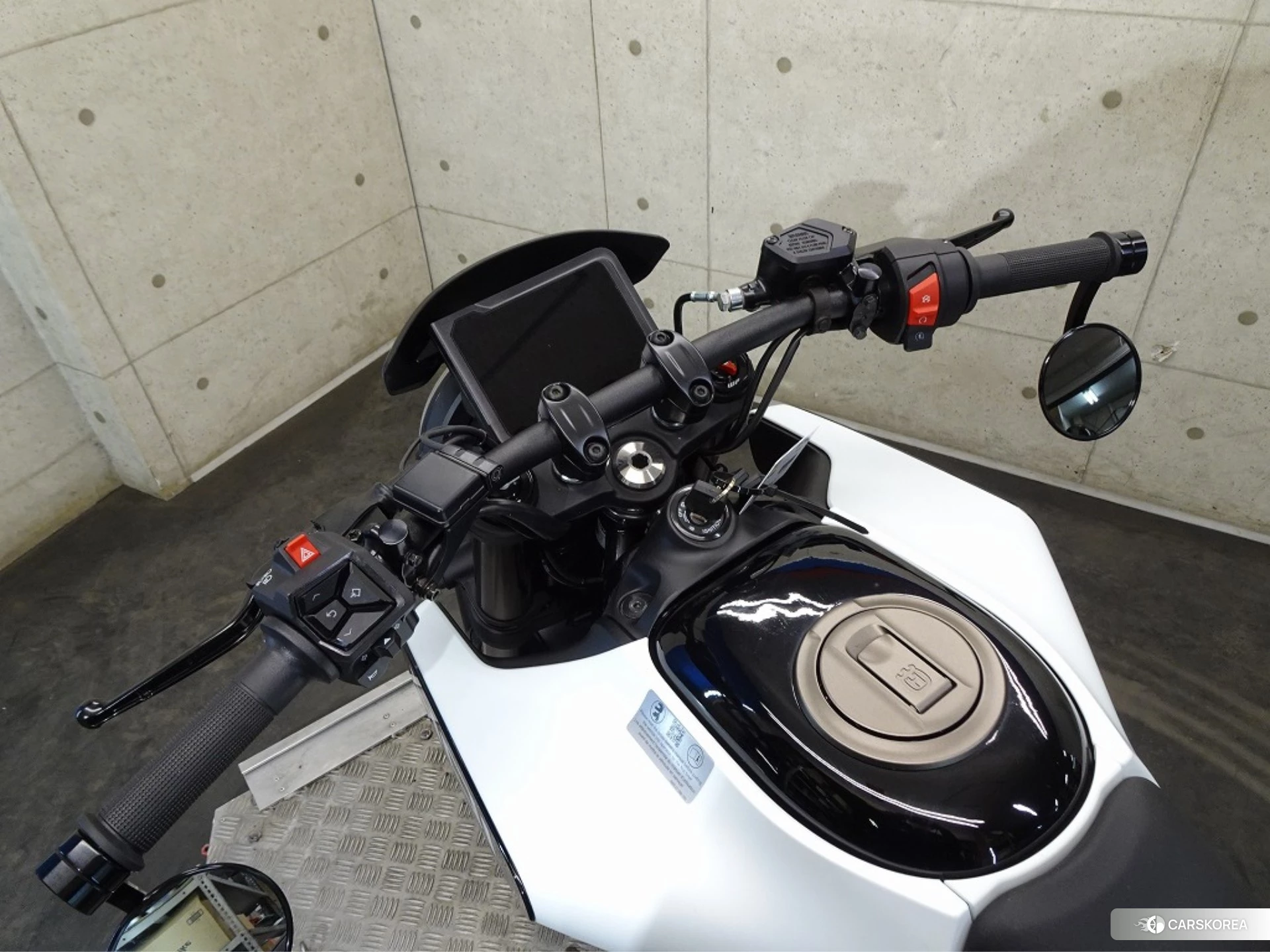 Husqvarna VITPILEN 401 id 3939705 из Японии 25