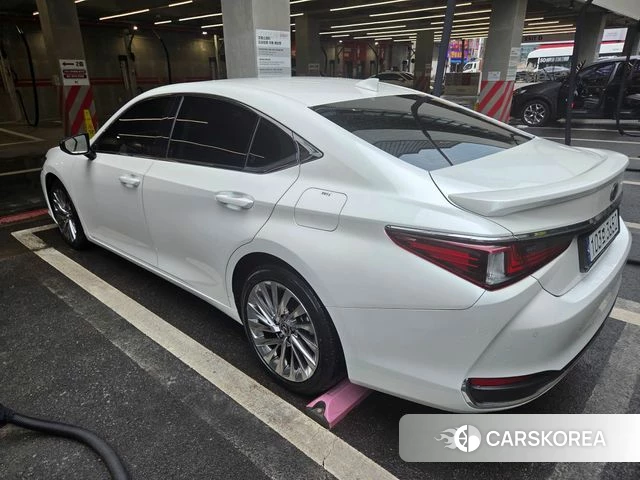 Lexus ES300h 7th generation 2023 Белый из Кореи, фото 4