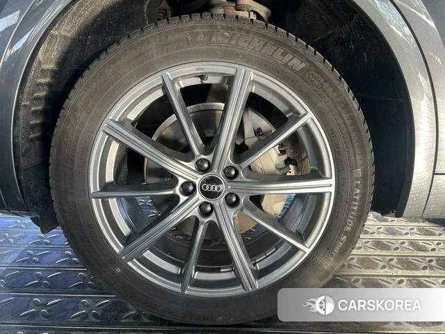 Audi Q5L id 4271794 из Китая 12