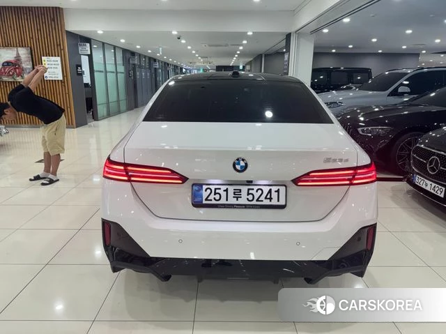 BMW 5 Series (G60) id 4916232 из Кореи 10