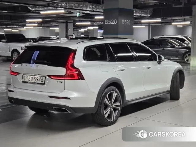 Volvo V60 Cross-Country 2nd Generation 2019 Белый из Кореи, фото 4