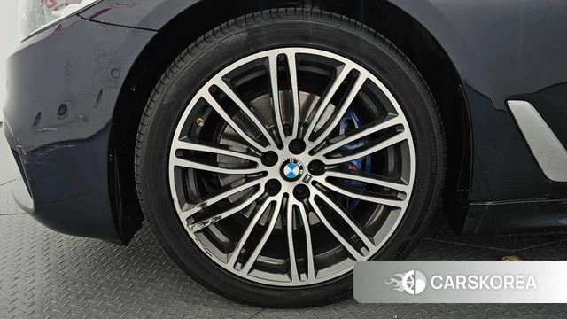 BMW 5 Series (G30) id 4722113 из Кореи 31