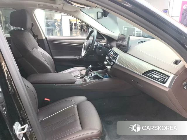 BMW 5 series 2022 Черный из Китая, фото 4