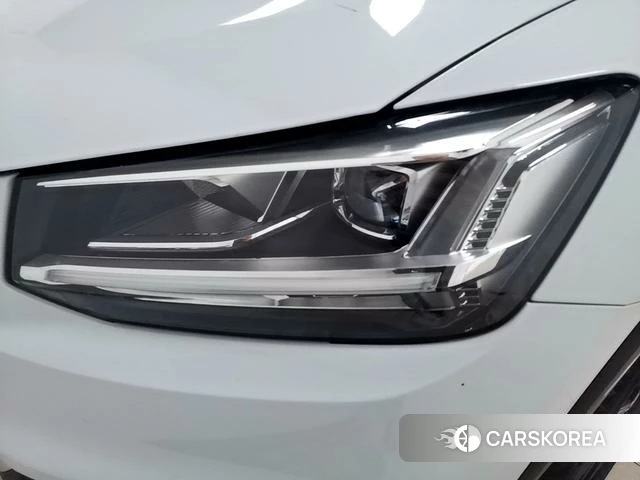 Audi Q2L id 4297789 из Китая 14