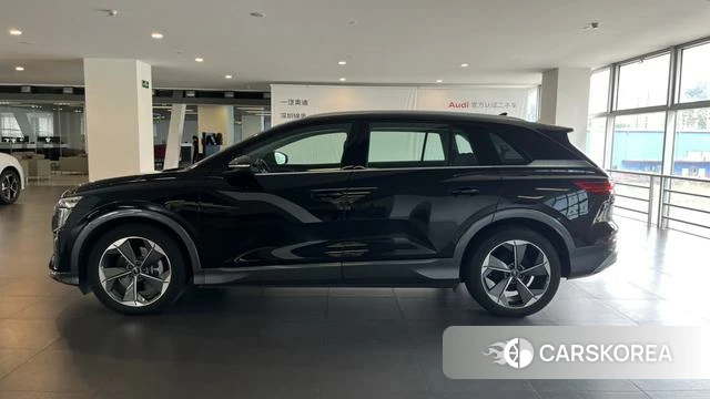 Audi Q5 e-tron 2025 Черный из Китая, фото 4