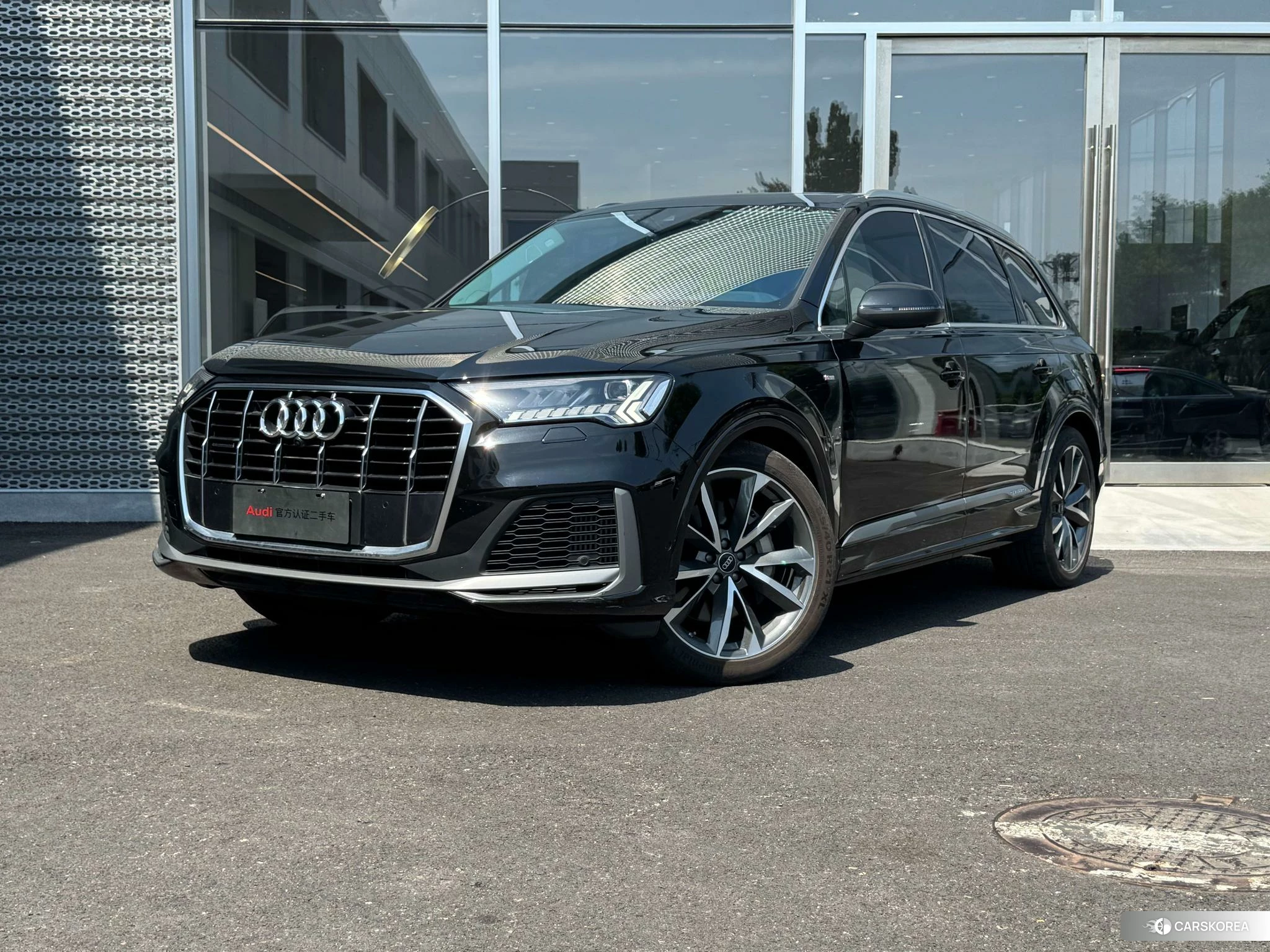 Audi Q7 2022 Черный из Китая, фото 4