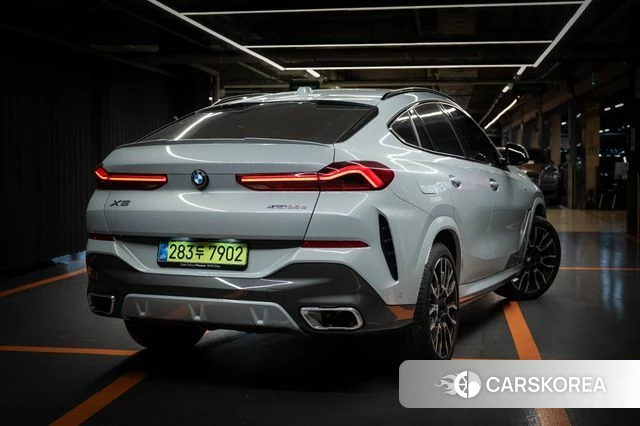 BMW X6 (G06) 2026 Светло-серебряный цвет из Кореи, фото 4