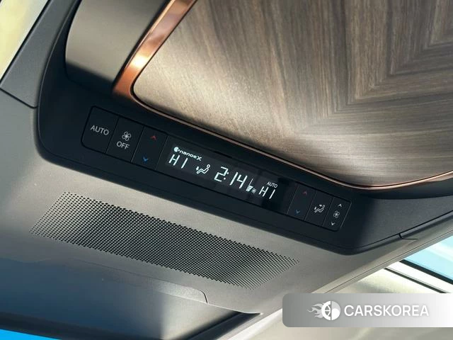 Lexus LM id 4301417 из Китая 16