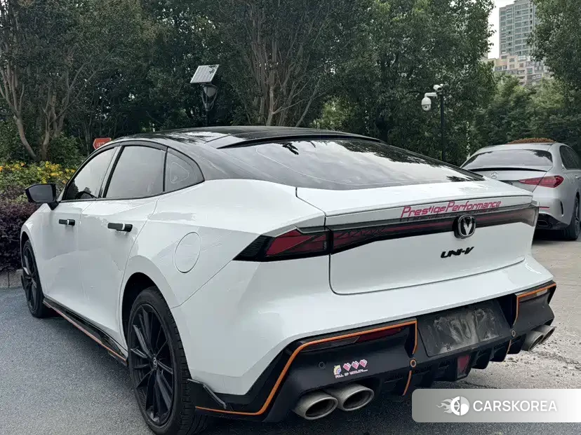 Chang'an Changan UNI-V 2024 Белый из Китая, фото 4