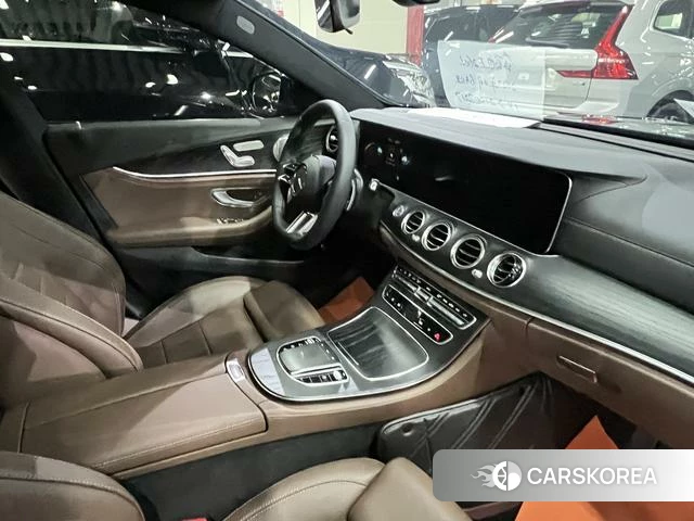 Mercedes-Benz E-class 2023 Черный из Китая, фото 4