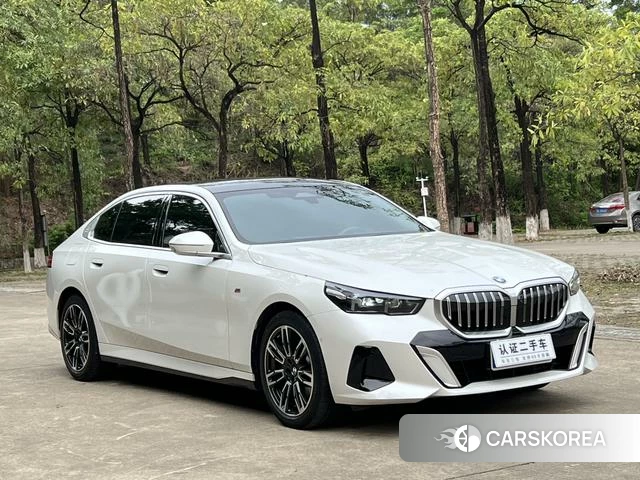 BMW 5 series 2024 Белый из Китая, фото 5