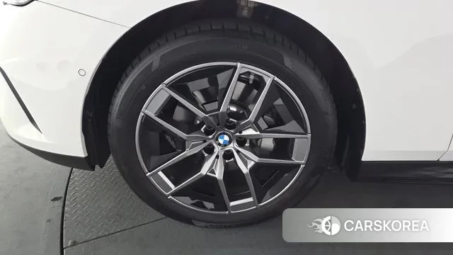 BMW 5 Series (G60) id 3745020 из Кореи 14