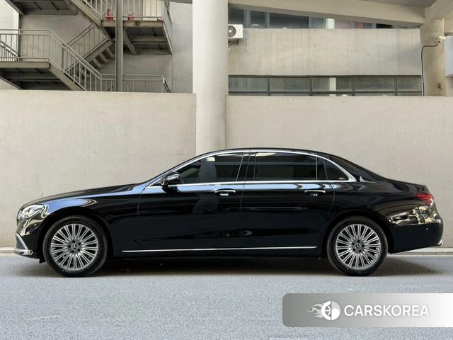 Mercedes-Benz E-class 2023 Черный из Китая, фото 4