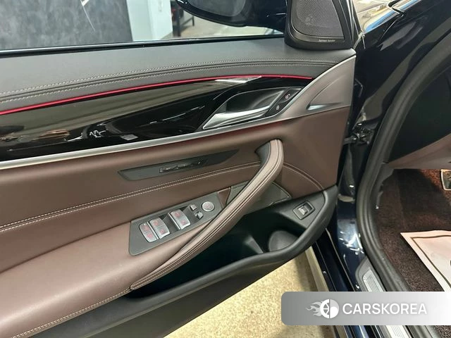 BMW 5 Series (G30) id 3841987 из Кореи 14