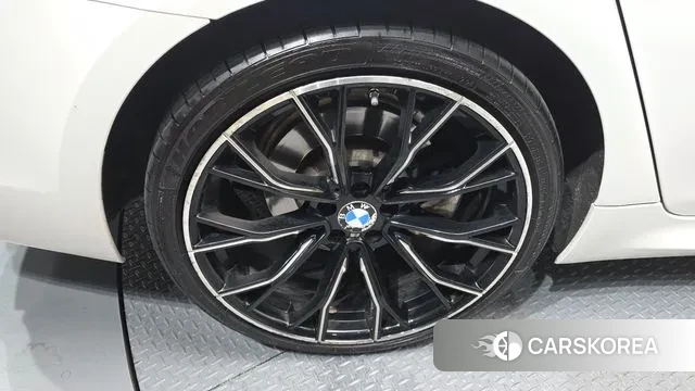 BMW 5 Series (G30) id 3641672 из Кореи 14