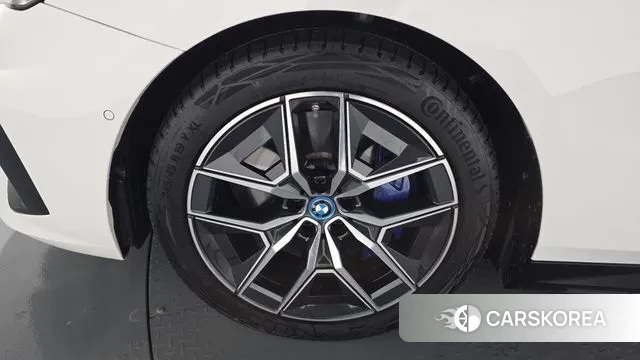 BMW i5 (G60) id 3446930 из Кореи 14