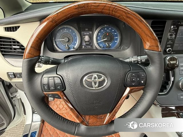 Toyota Sienna id 3896153 из Китая 12