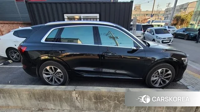 Audi e-Tron 2021 Черный из Кореи, фото 5