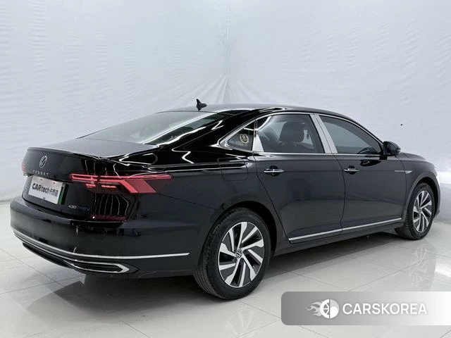 Volkswagen Passat PHEV id 4365850 из Китая 10