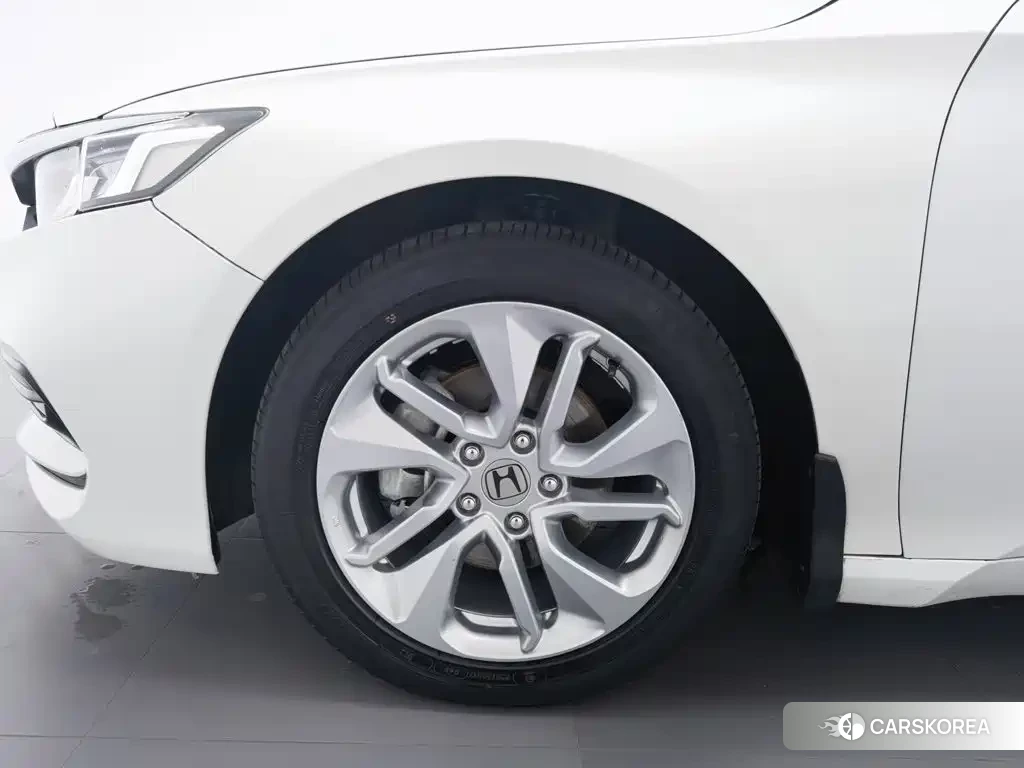 Honda Accord id 4570821 из Китая 18