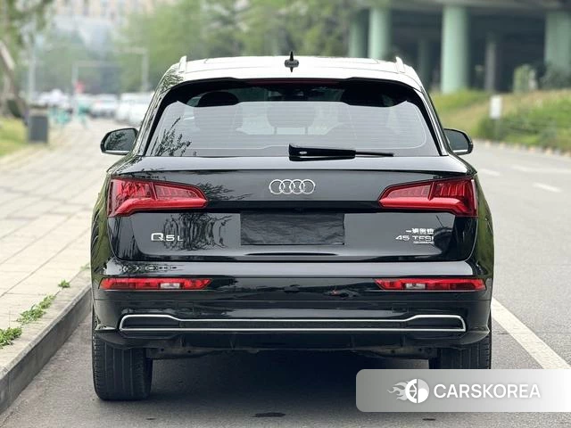 Audi Q5L 2021 Черный из Китая, фото 4